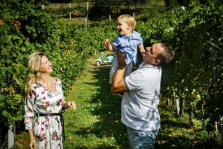 La tradizione e la famiglia, le viti ed il vino. Il nostro credo segue i valori caratteristici dell'italianità che da anni contraddistingue il nostro talento nel panorama mondiale.

#madeinitaly #family #wine #story