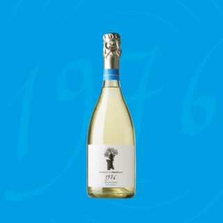 Piccolo Podere San Martino 1976 Non Filtrato – Brut Nature

Il vino più sentito della cantina Piccolo Podere San Martino. Si tratta di un Prosecco col fondo spumantizzato. Imbottigliato a primavera, rifermenta autonomamente in botte d'acciaio grazie al residuo zuccherino. L'assenza di filtrazioni assicura una buona presenza di lieviti.

Abbinamenti: Ottimo da aperitivo e con antipasti di pesce crudo o cotto.

#brutnature #prosecco #piccolopoderesanmartino