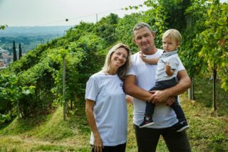 Mio papà mi ha detto che le giornate di vendemmia sono sempre giornate speciali ☀️. Oggi mi ha fatto vedere come si vendemmia l'uva dalle vigne 👨‍👩‍👦🌼. Mi piace tanto stare con il mio papà👨‍👦❤️.

#farradisoligo #vendemmia #vineyard #grapes #prosecco #docg